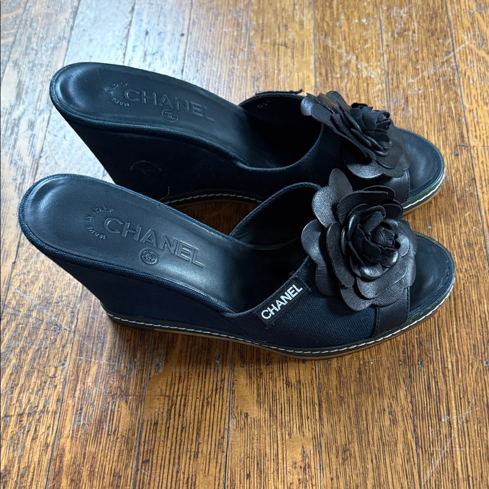 CHANEL Camellia Sandal Slide Mules -Fits 8 - Picture 4 of 6